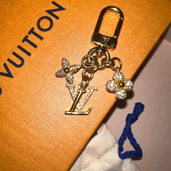 NEW Authentic Louis Vuitton Gold Micro Charms LV Iconic Key Holder - Picture 5 of 6